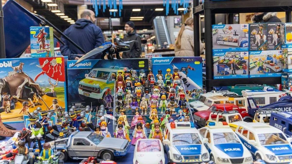 Figuras de Playmobil puestas en venta en el Outlet Área Central.