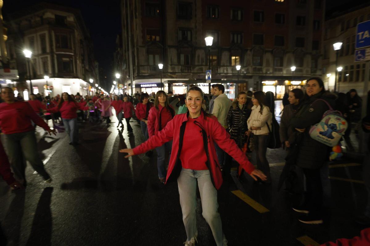 El pasacalles para abrir el Carnaval de Gijón, en imágenes