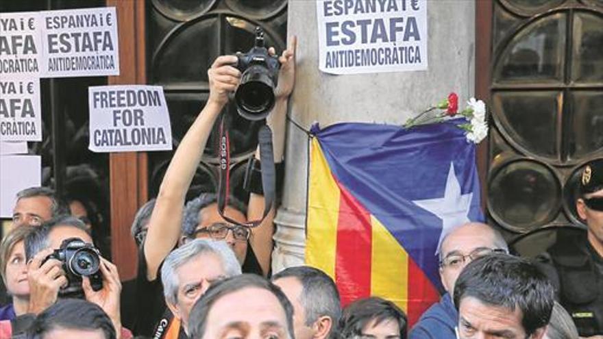 Puigdemont: «El Estado ha suspendido de facto el autogobierno»