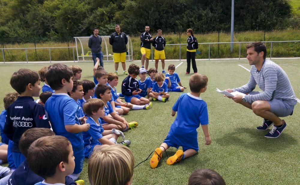 Visita de David Fernández al Campus el Real Oviedo