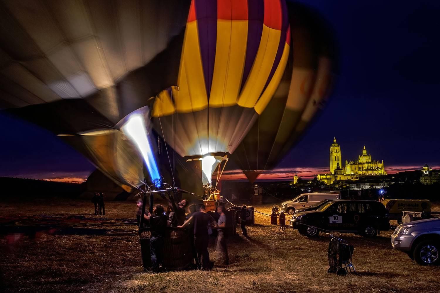 Los viajes en globo arrancan normalmente al amanecer, pero no todos tienen unas vistas tan espectaculares de fondo