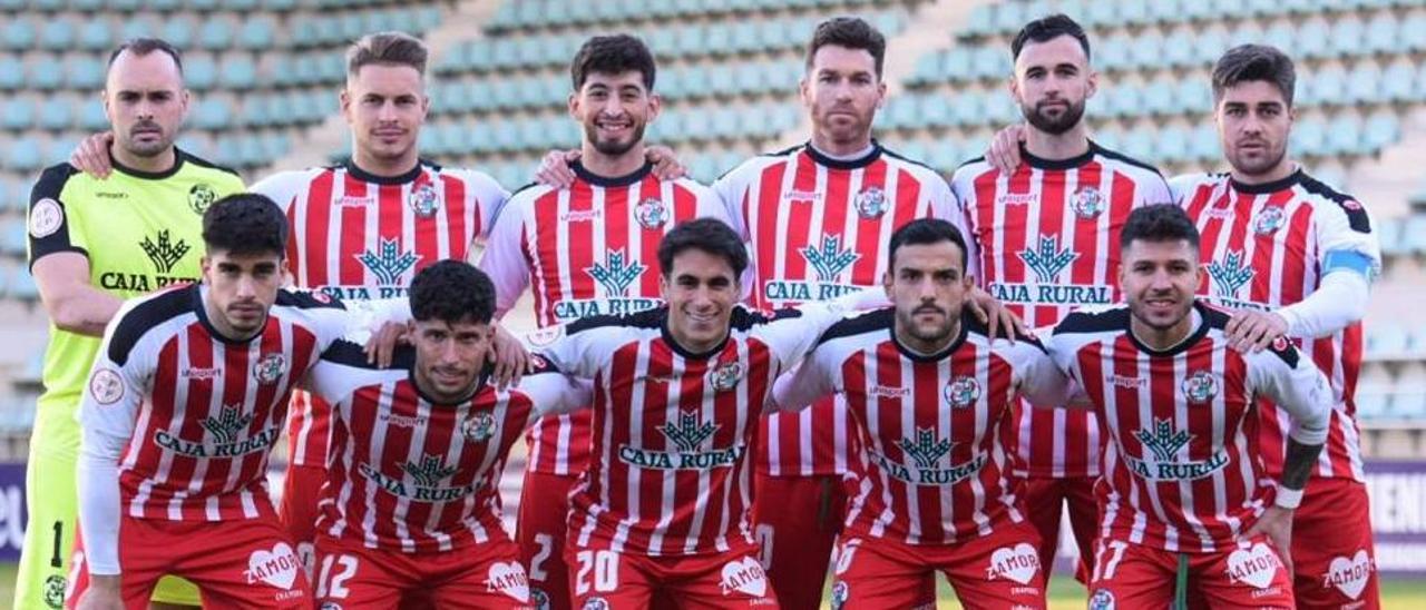 Once inicial del Zamora CF en Palencia