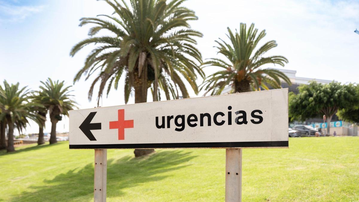 Entrada a Urgencias Hospital Dr. Negrín.
