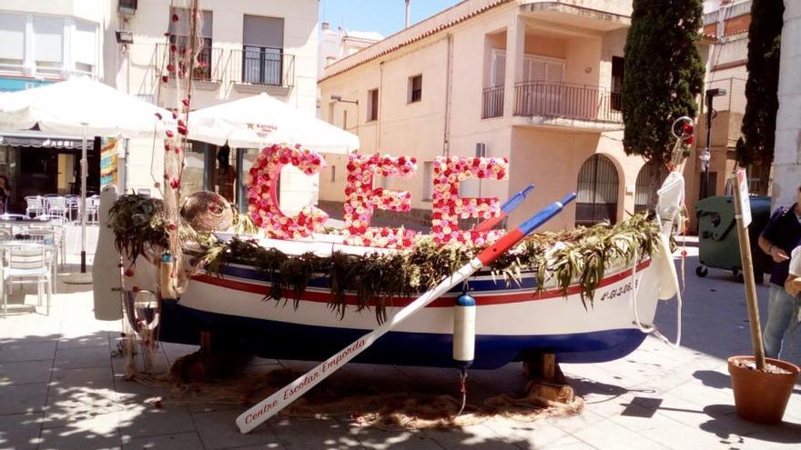 Les catifes de Corpus engalanen els carrers de Roses