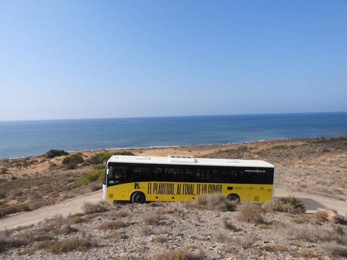 Autobús en el Parque Natural de Calblanque.