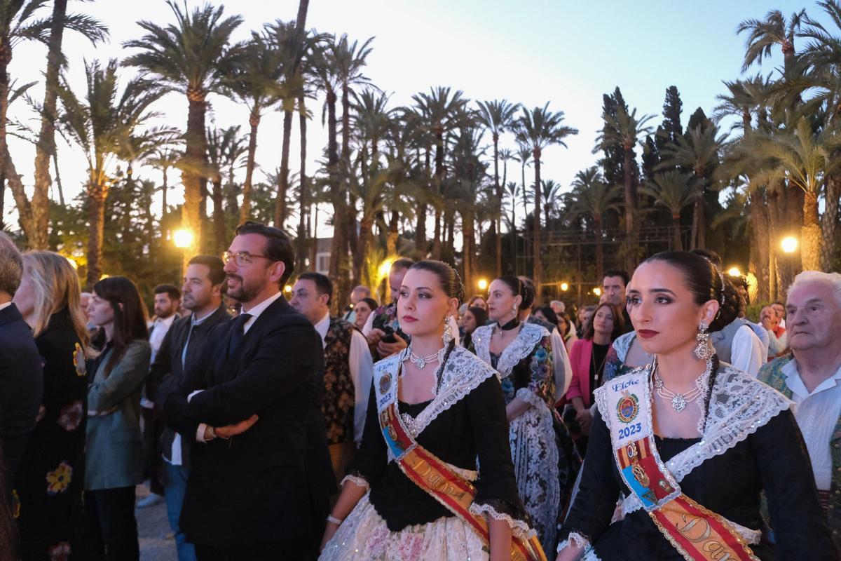 Festeros y miembros de la corporación municipal en el encuentro en l'Hort del Xocolater