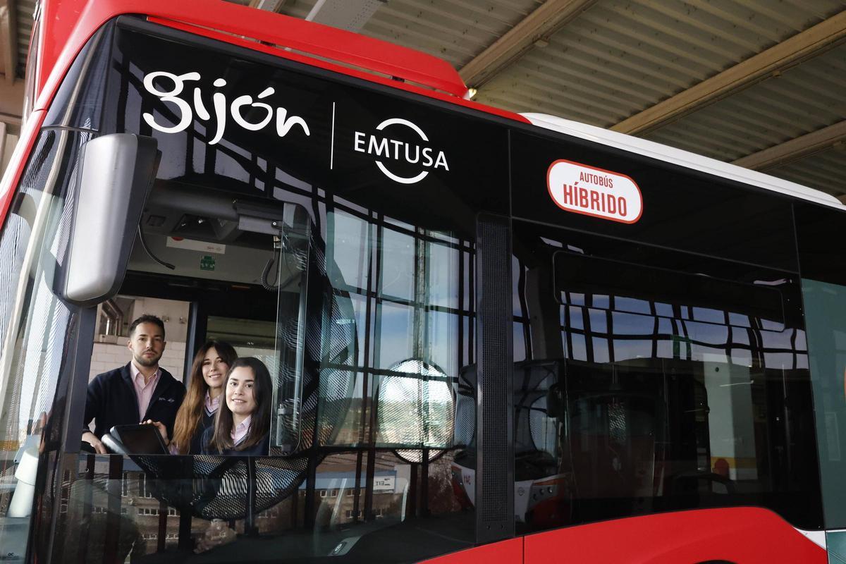 Por la izquierda, Jesús Daniel Ferrera, Ainara Ayarzagüena y Carolina Polo