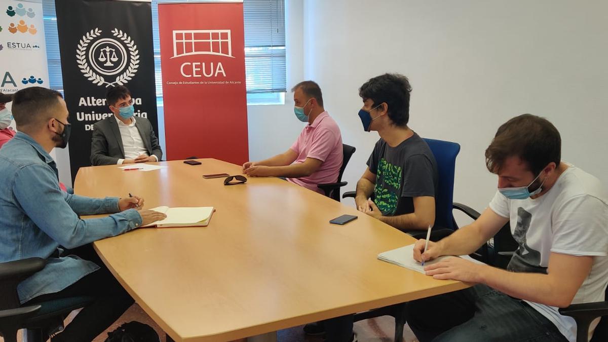 Reunión entre Compromís y el Consejo de Alumnos de la Universidad de Alicante.