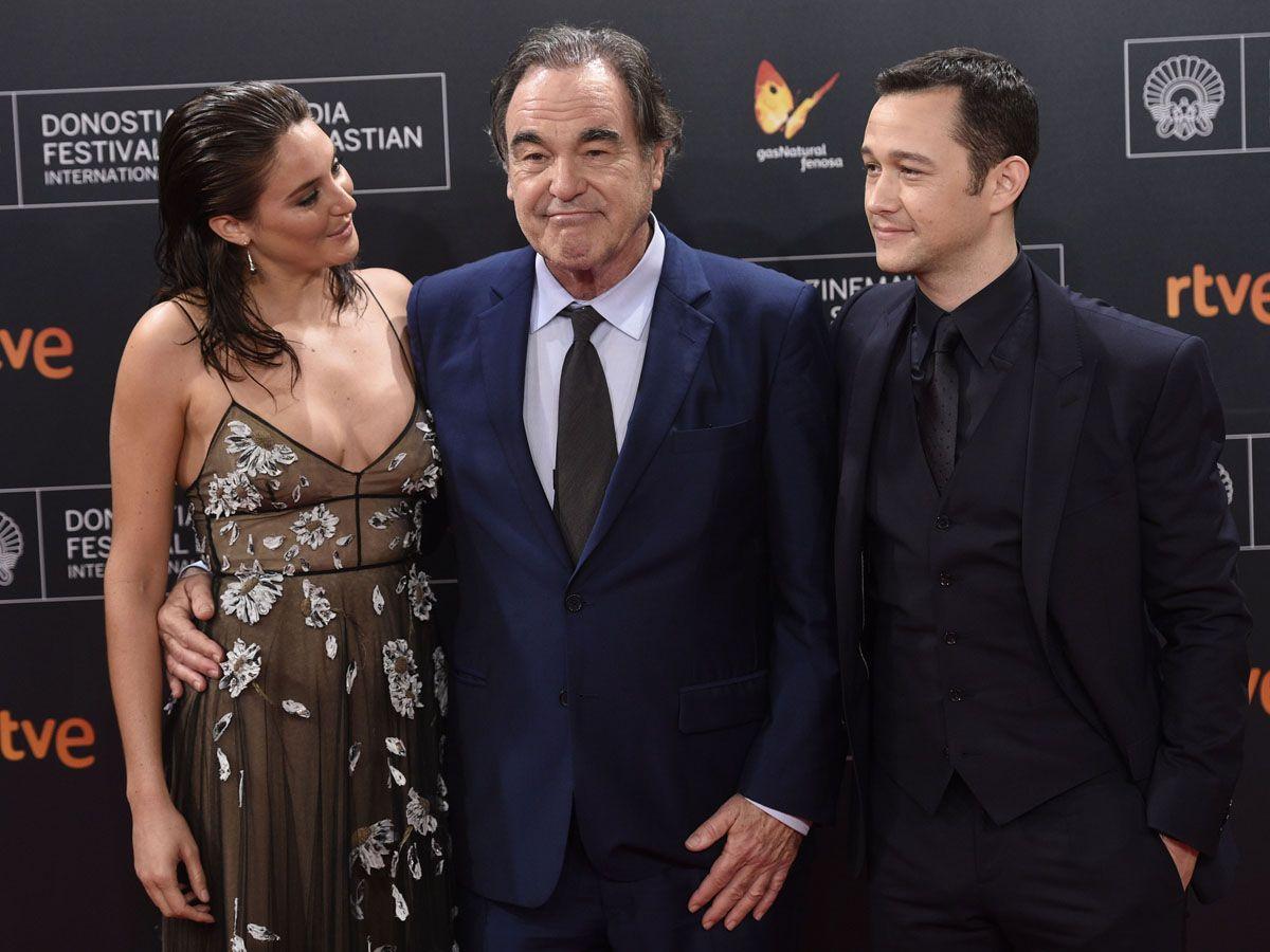 Shailene Woodley, Oliver Stone y Joseph Gordon Levitt en San Sebastián