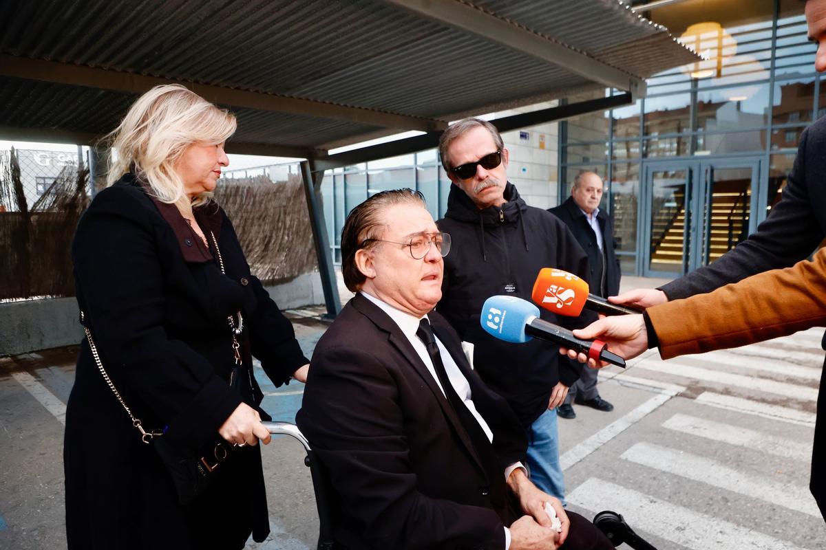 Familiares y amigos despiden a Fernando Esteso en València