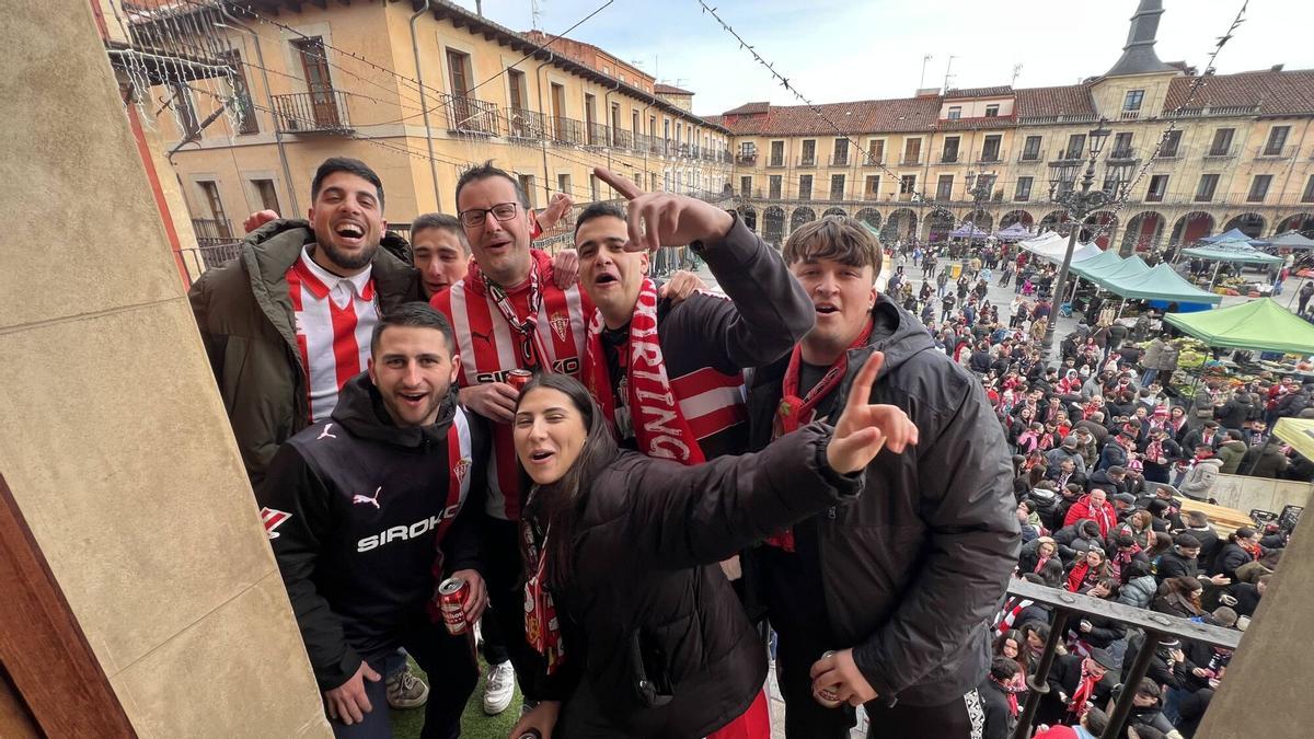 La Mareona invade León ates del partido del Sporting