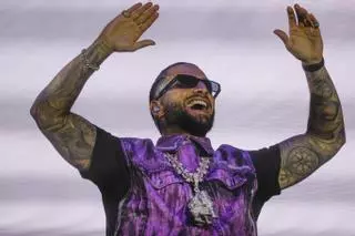 Maluma confirma en medio de un concierto que será padre de una niña