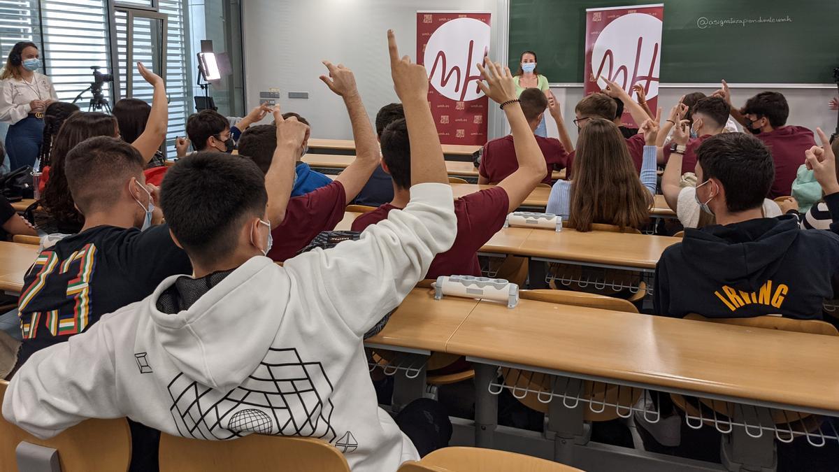 Charlas informativas, talleres prácticos o visitas virtuales guiadas son algunas de las acciones del programa MIREUMH de la Universidad Miguel Hernández de Elche.