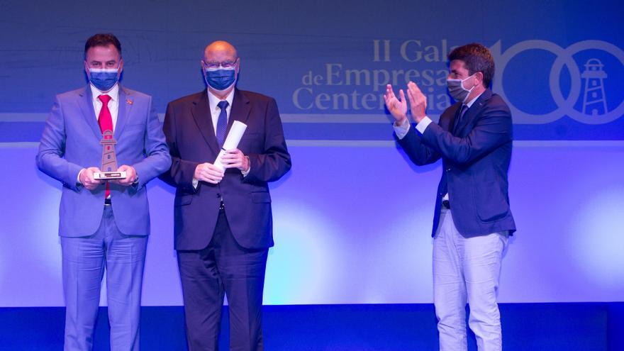 Antonino Botella y Santiago Limiñana junto a Carlos Mazón en la entrega del premio.