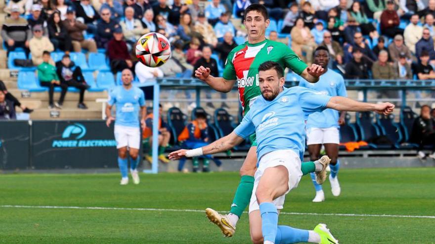 Álex Gallar, el pasado domingo ante el Alcoyano. | T.ESCOBAR