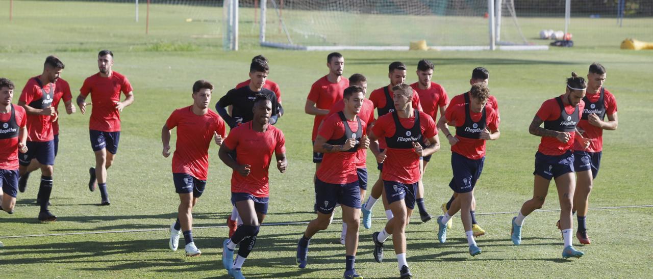 Jugadores del Córdoba CF durante un entrenamiento en la Ciudad Deportiva.