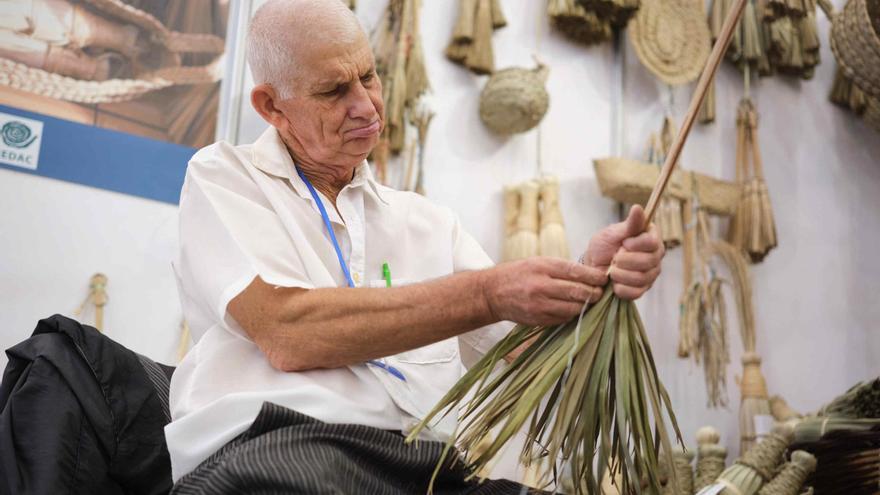 Los oficios artesanos de Canarias exhiben toda su riqueza en el Recinto Ferial de Tenerife