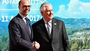 Tillerson con su colega italiano, Angelino Alfano