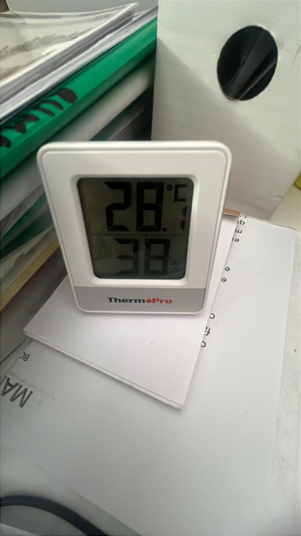 Termómetros miden las temperaturas en los colegios de Aragón.