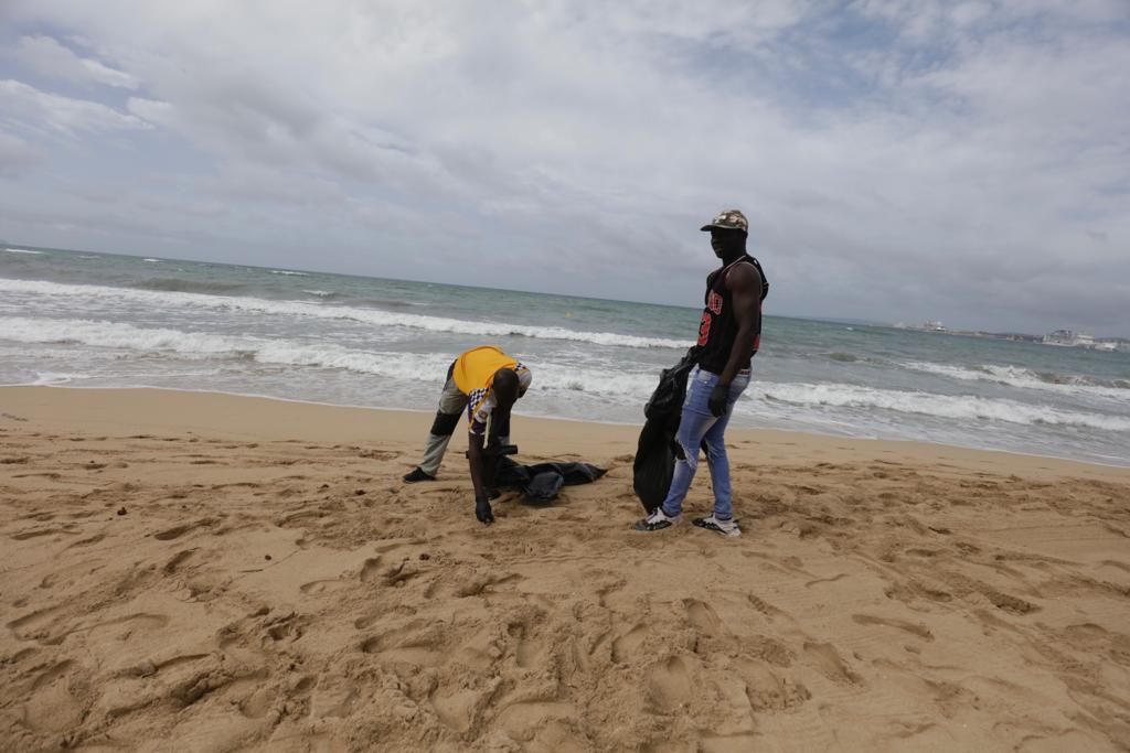 Recogidas 13 toneladas de basura en las playas de Palma la Nit de Sant Joan