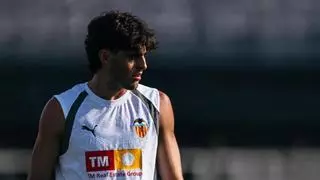 Javi Guerra arranca los entrenamientos del Valencia CF con un deseo