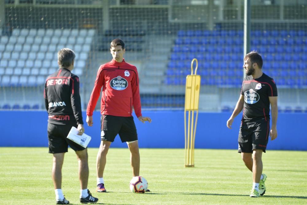 Natxo González programó una sesión con circuito físico, ejercicios tácticos y acciones a balón parado en el penúltimo entrenamiento antes de recibir al Elche en Riazor.