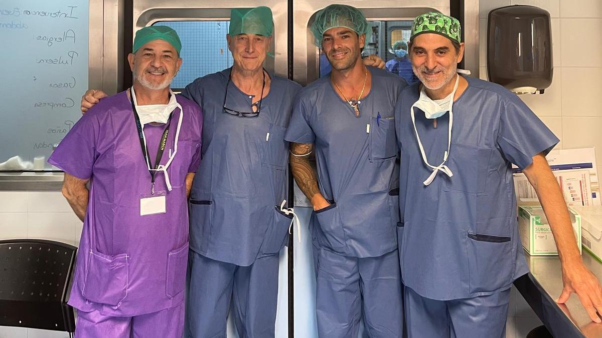 Los doctores Hidalgo, García Ureña, Magris y Sbert participaron en la cirugía de pared abdominal.