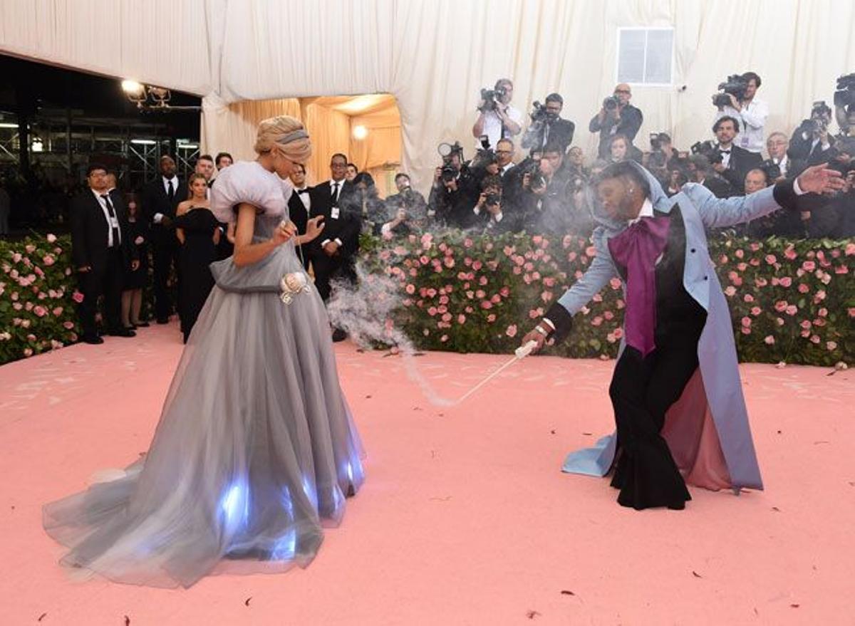 Zendaya con su hada padrino en la gala MET 2019