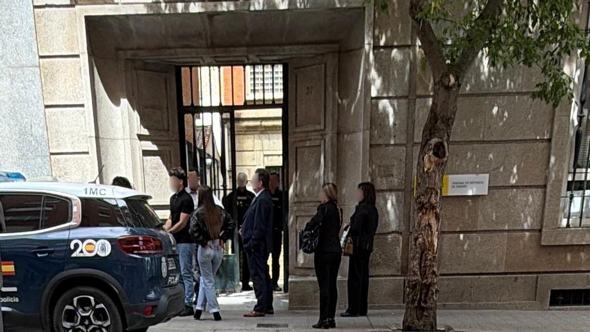 Entrada al edificio en el que se ubica la sección de Menores del Tribunal de Instancia de Zamora, el día de la celebración del juicio.