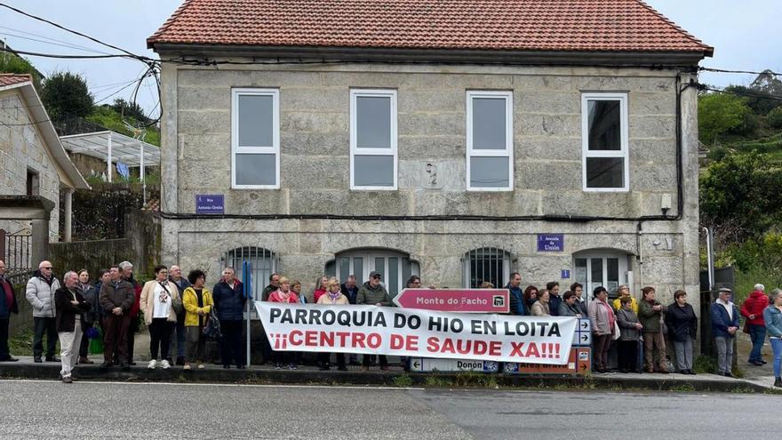 Vecinos y gobierno de Cangas muestran al Sergas su firme decisión de que se abra el consultorio de O Hío