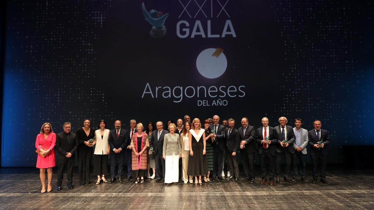 Galardonados y autoridades en la gala