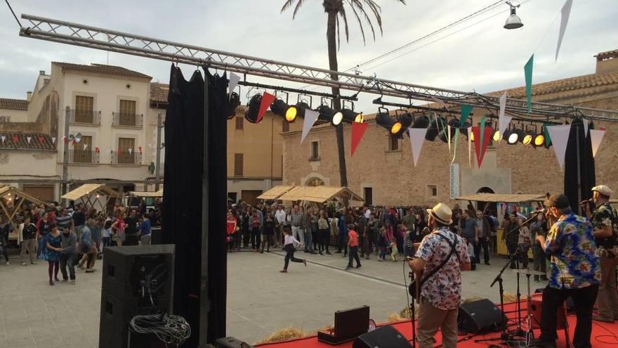 Plaça de Can Pere Ignasi en la reciente fiesta de &#039;sa Voltadora&#039;.