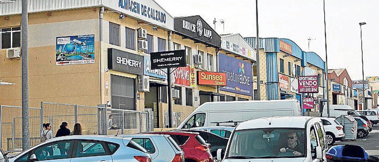 La avenida de Novelda, donde se sitúa la nave industrial.