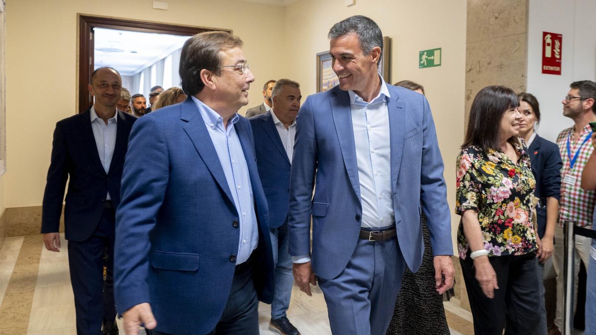 Vara junto a Sánchez en agosto de 2023