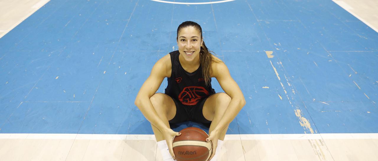 Laia Flores, a la pista del pavelló de Fontajau.