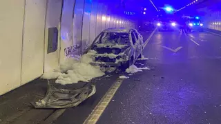 Arde un coche en el túnel de A Cañiza y se cierra la circulación en ambos sentidos
