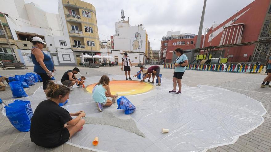 Un huevo frito gigante hecho de sal cubre la Plaza del Pilar: Guanarteme protesta frente a la falta de zonas con sombra