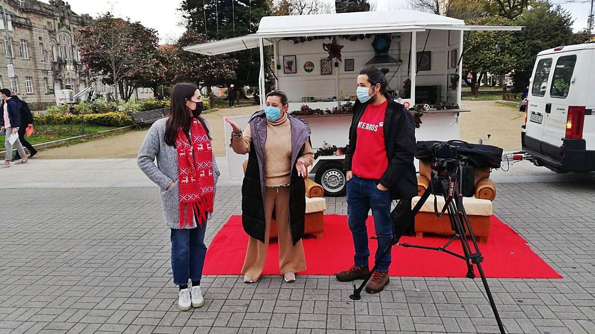 “Foodtruck” instalado ayer en la Plaza de España para abrir Ponte Xogos 2020.   | // FARO