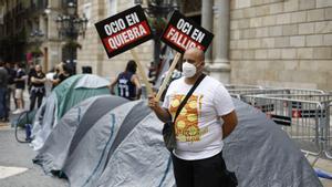 El sector del ocio nocturno inicia una huelga de hambre y una acampada indefinida en la plaça Sant Jaume