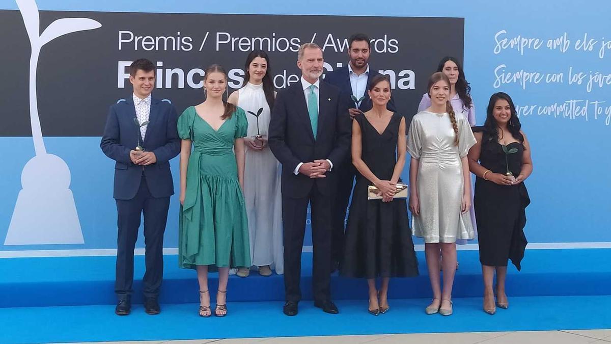 La princesa Leonor, con los Reyes, en la entrega de premios de la Fundació Princesa de Girona.