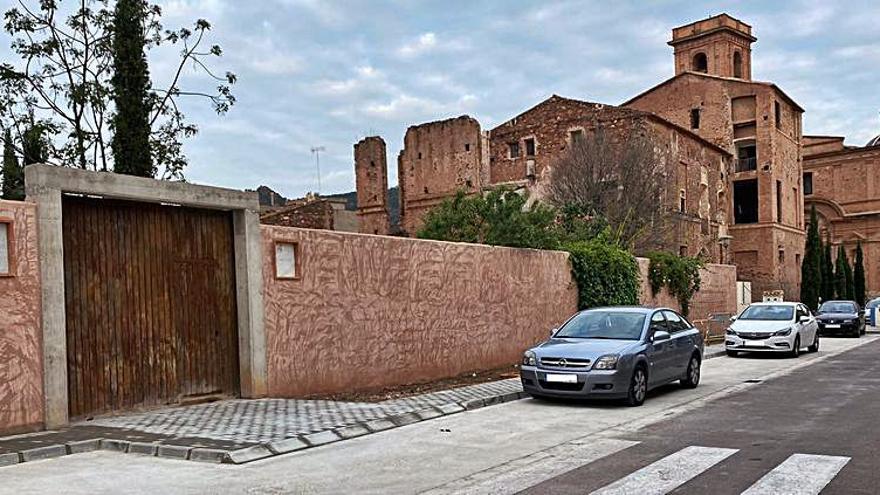 Benifairó acondiciona una nova zona de parking junto al Palau