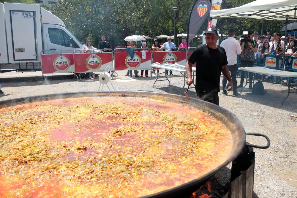 Fan zone del Valencia CF en el viejo cauce del río