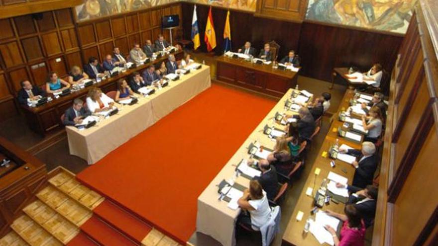 Constitución del Pleno del Cabildo de Gran Canaria en junio de 2011. | la provincia / dlp