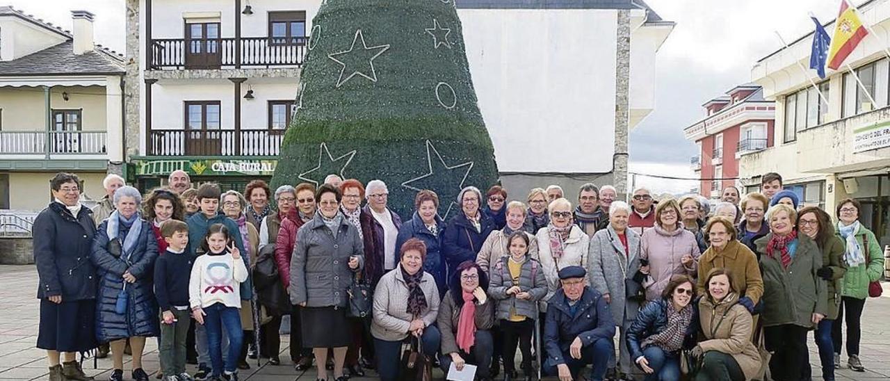 Los cofrades moscones, de visita en Navia, Luarca y El Franco