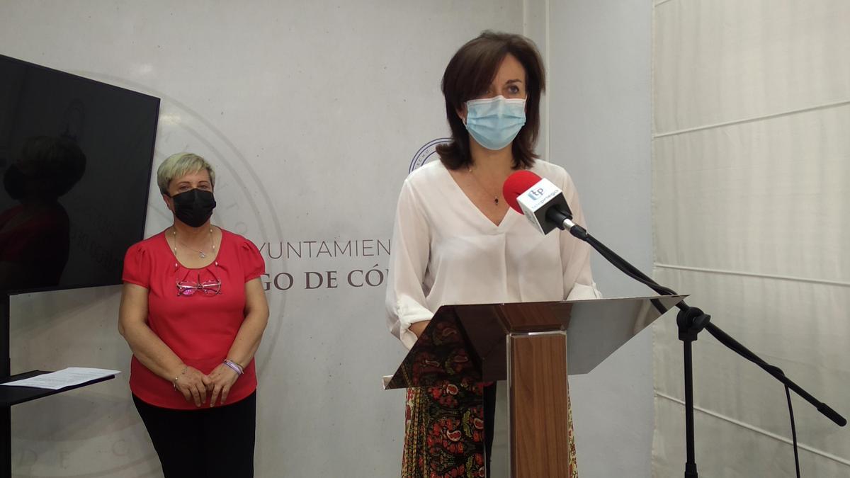 Mercedes Sillero y María Luisa Ceballos, durante su comparecencia ante los medios.