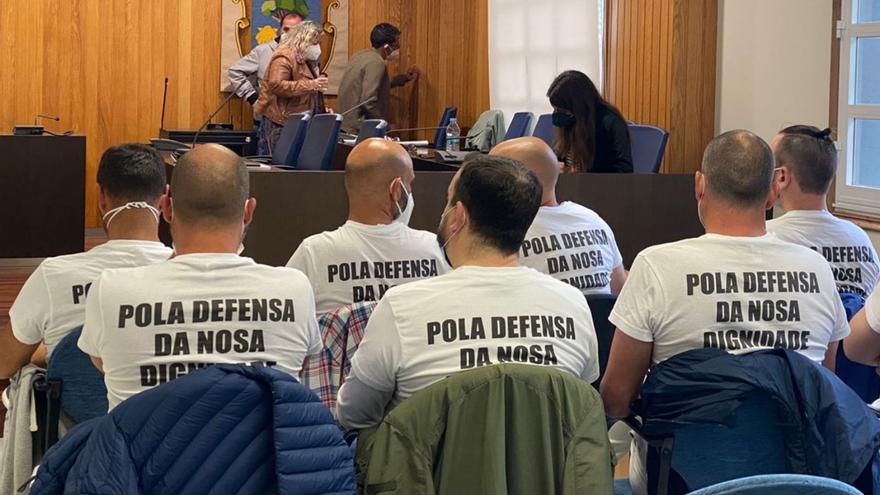 Policías en un pleno, tras una sentencia contra el nombramiento del jefe, que fue finalmente revocada. |   // L. O.