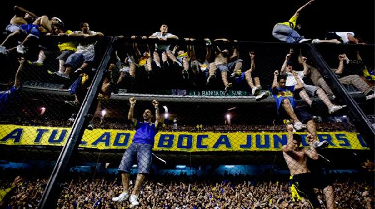 Milers de seguidors del Boca Juniors han ocupat els carrers de Buenos Aires per celebrar el triomf del seu equip al Torneig Obertura 2011.