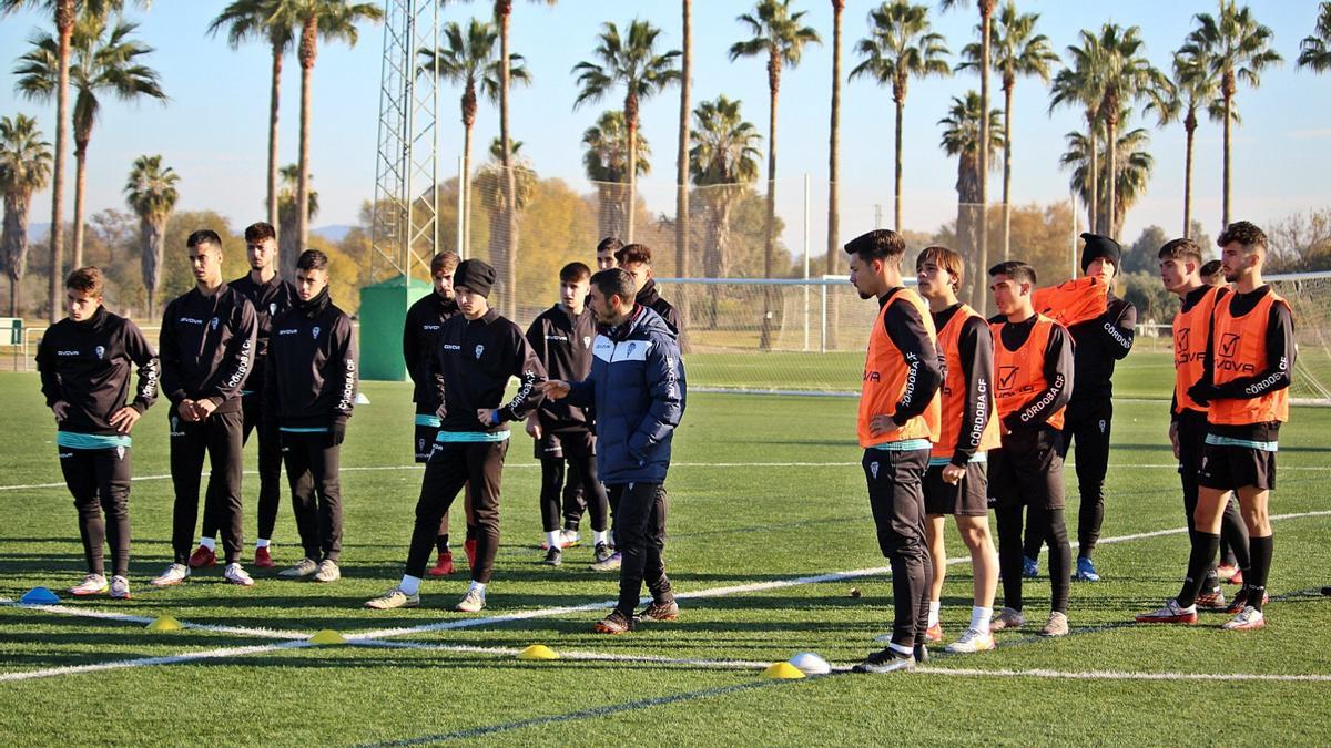 Último entrenamiento del Córdoba B, este martes, antes de enfrentarse al Recreativo de Huelva.