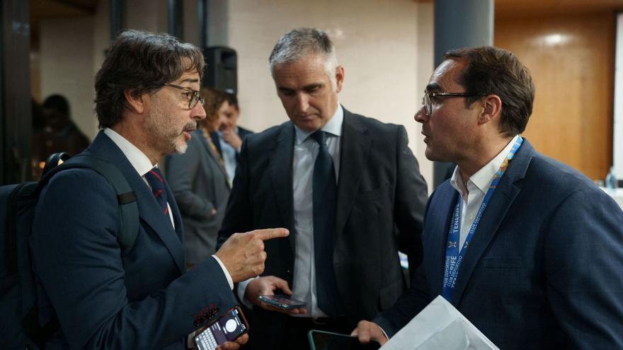 José Daniel Díaz y Francisco Heredia, junto al exconsejero del club Octavio Cabrera (izquierda).