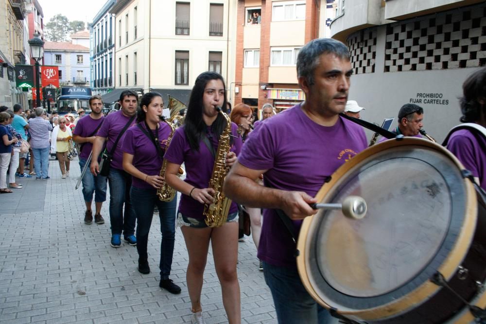 Llegada a Candás de los participantes en la semana de teatro costumbrista